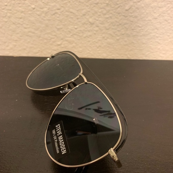 Steve Madden SM482116 Sunglasses NewNo Tags. main image 5